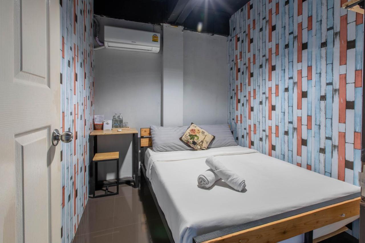 Hostel La Belle Nuit House *