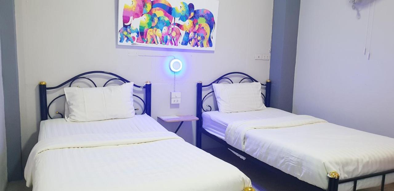 Thapae Gate Hostel *