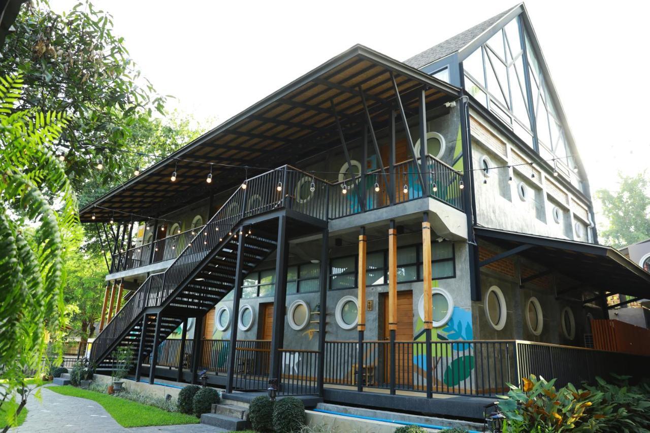 Hotel Yellow Pillow Village