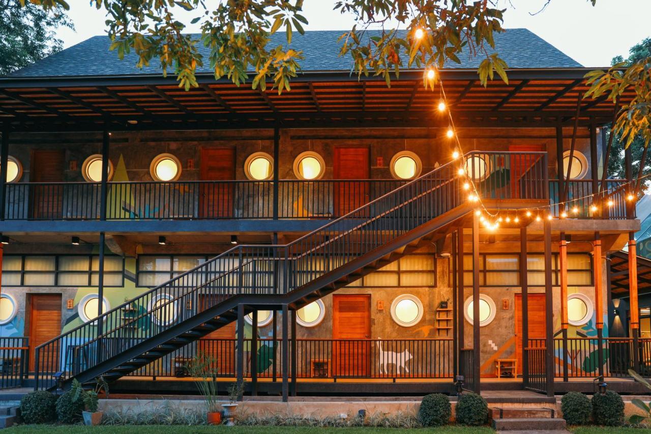 Hotel Yellow Pillow Village