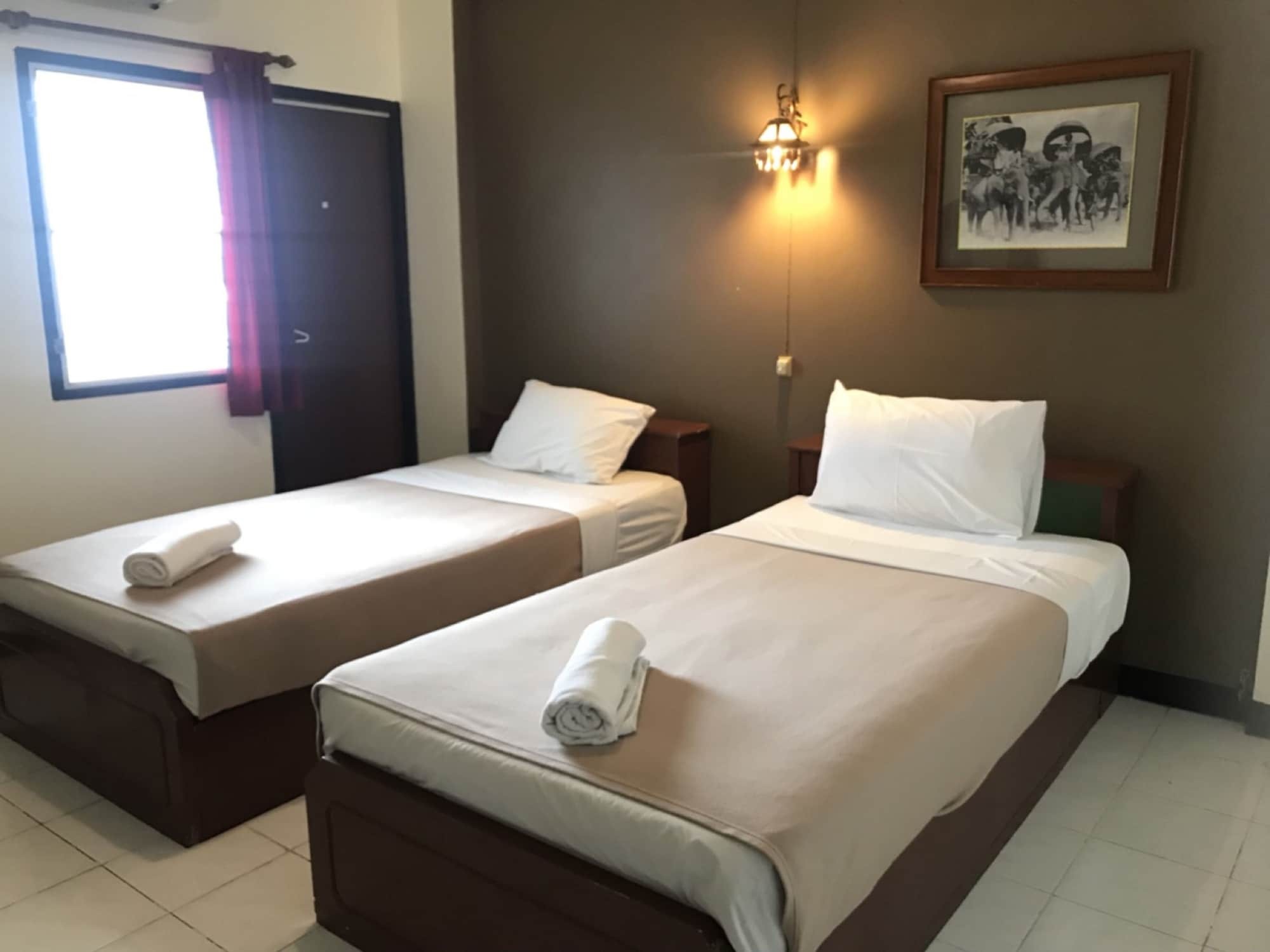 Royal Thapae Gate Hotel 2*