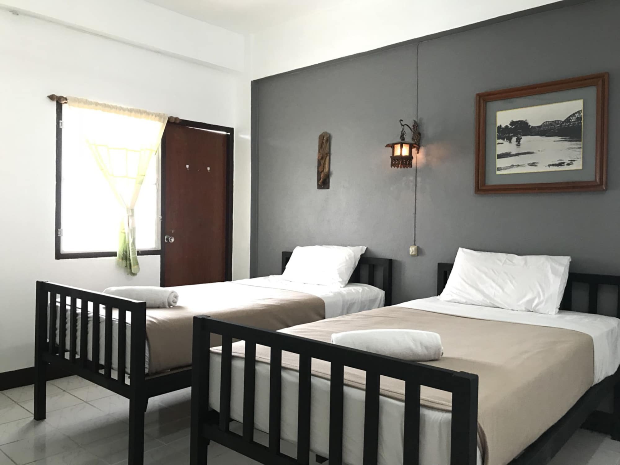 Royal Thapae Gate Hotel