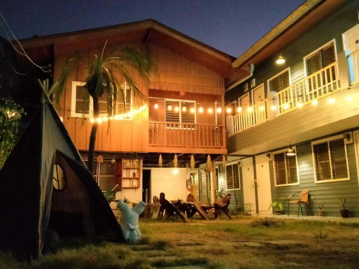 Number 4 Old Town Hostel *