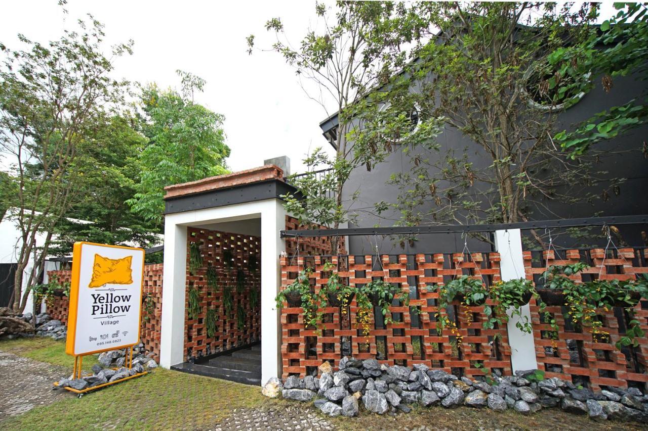Hotel Yellow Pillow Village