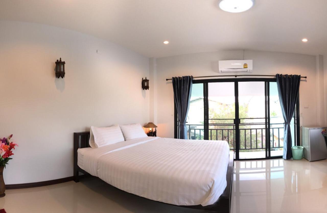 Hostel Baan Chaisri (adults Only) *