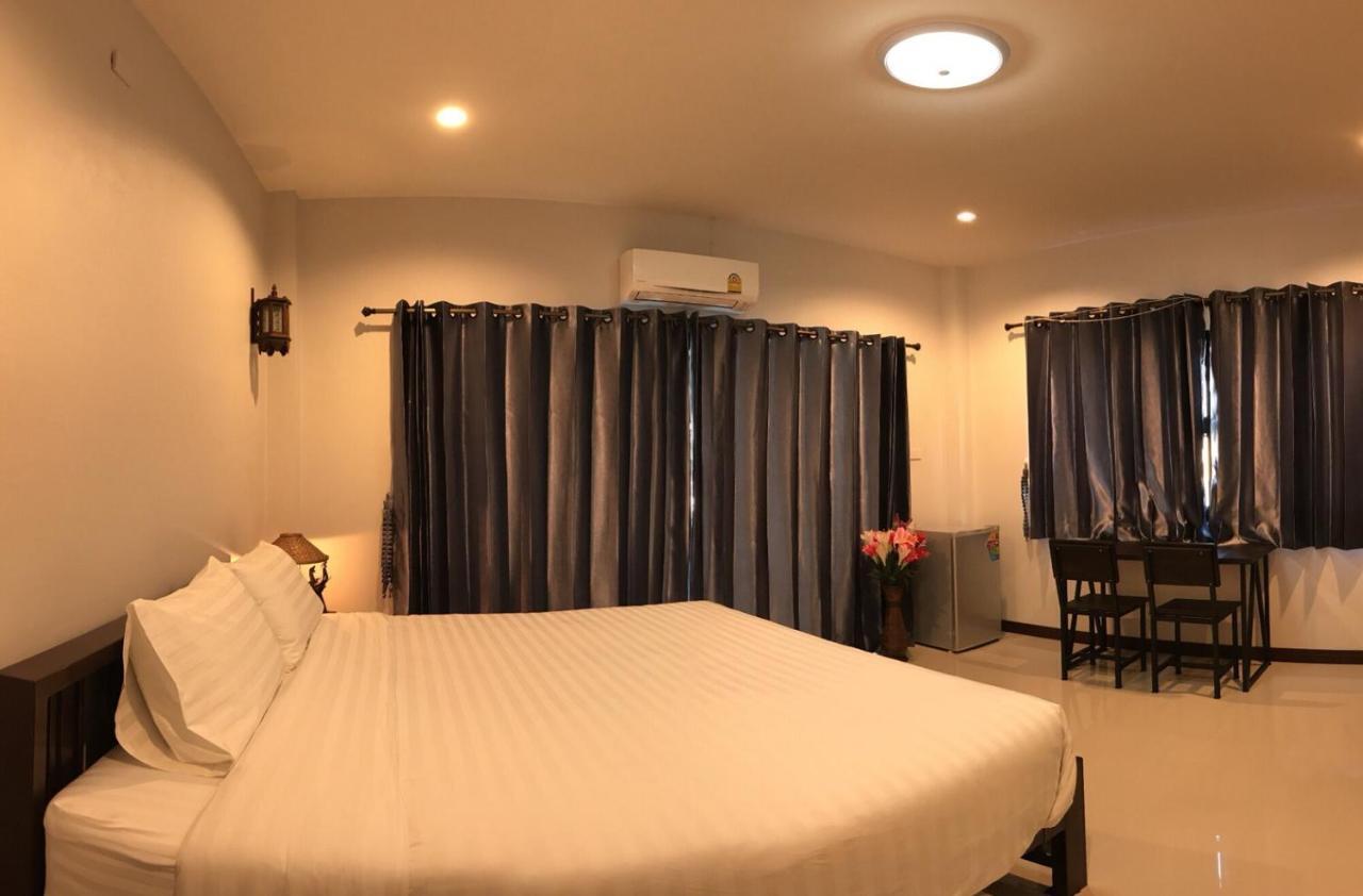 Baan Chaisri (adults Only) Hostel *
