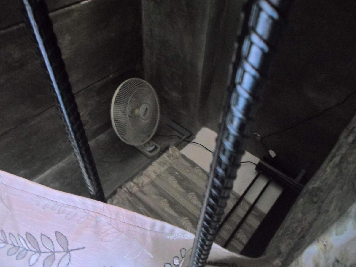 Hostel Gris