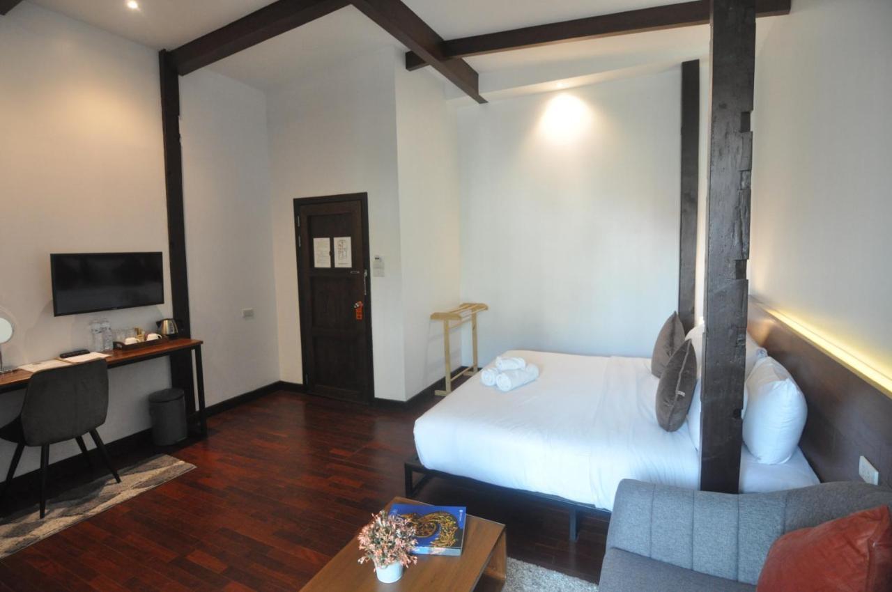 The Eight Ratvithi House Chiang Mai