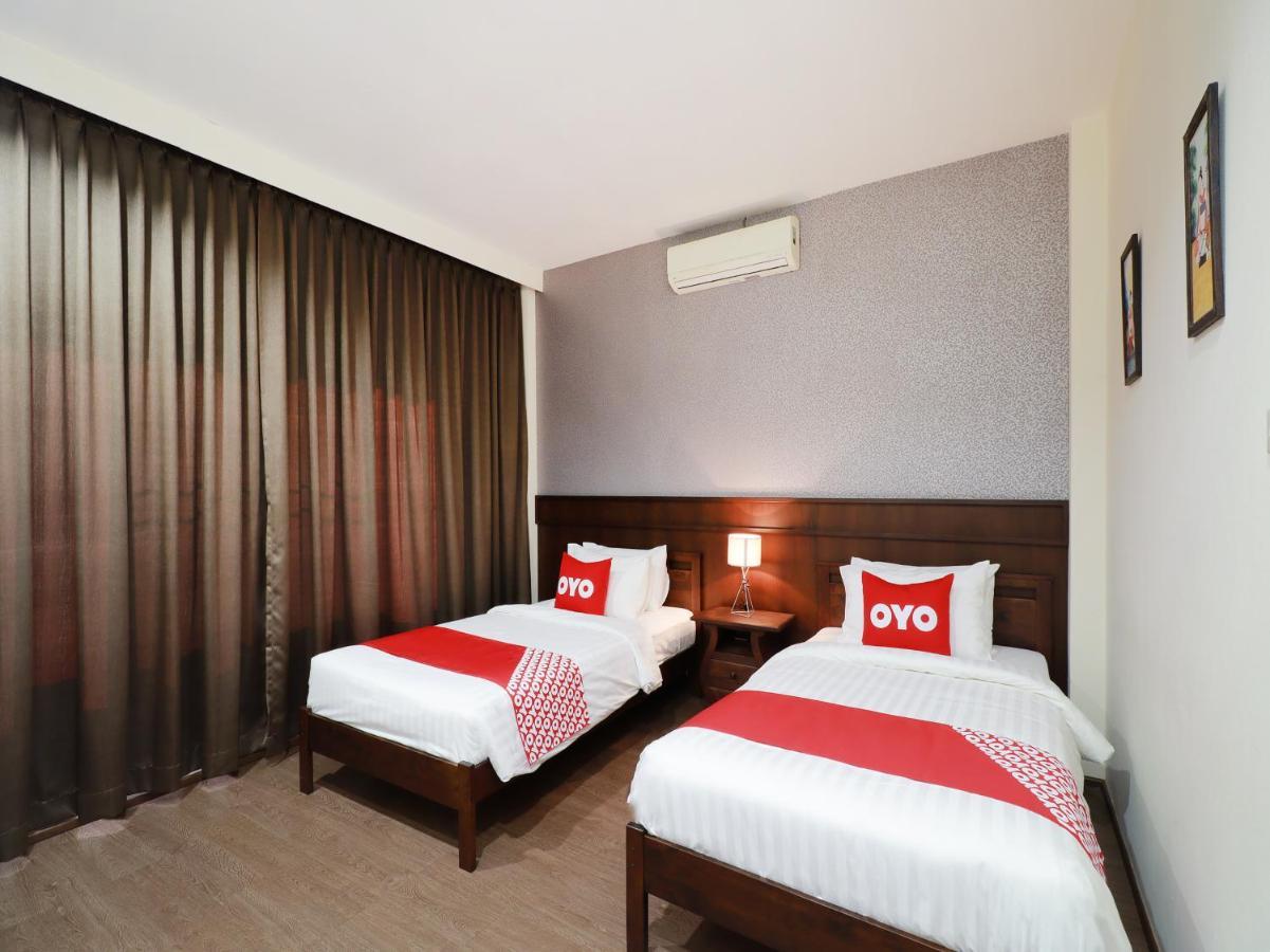 Hotel Oyo 557 Tong House 4*
