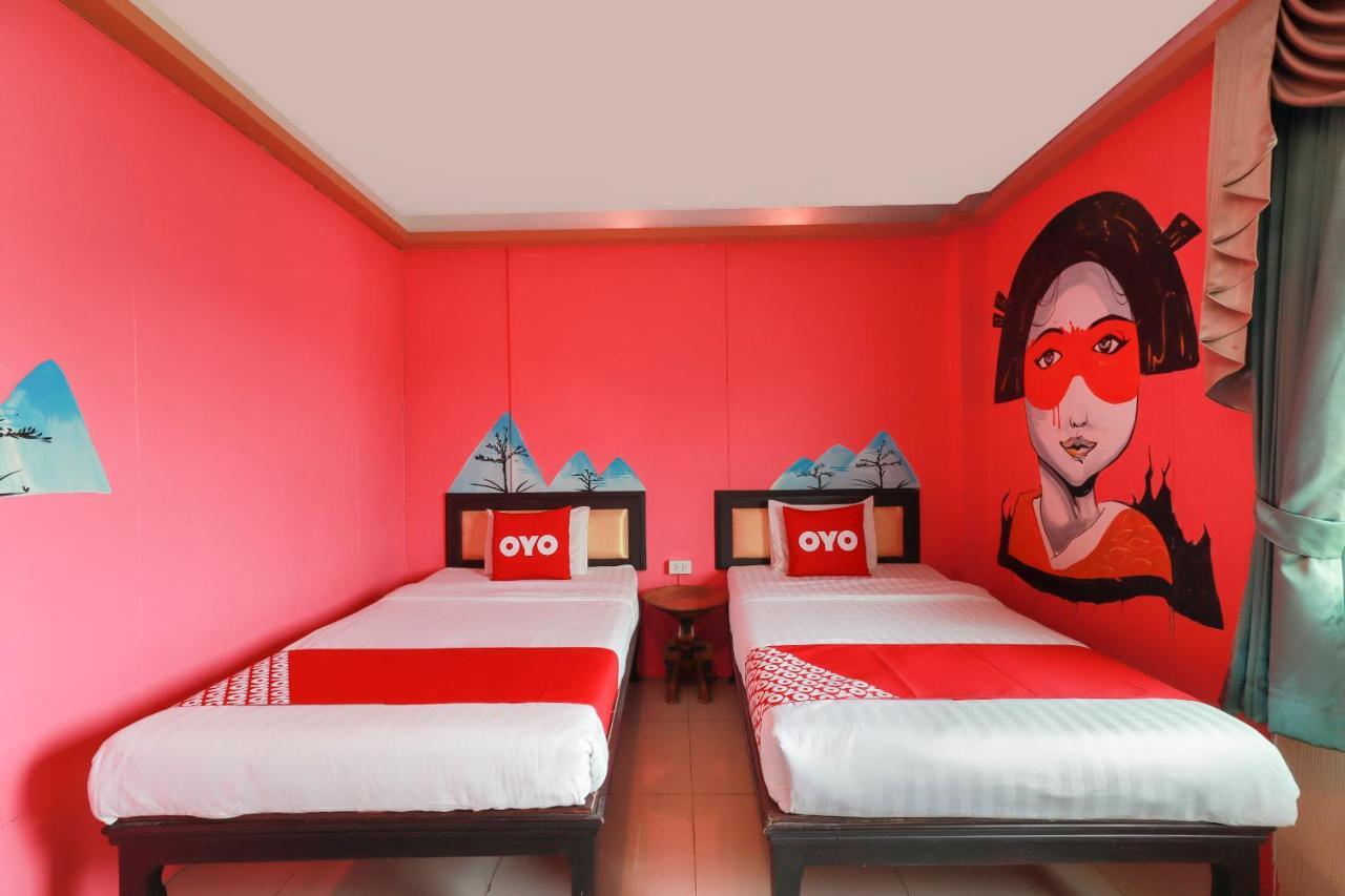 Oyo 768 First Station Hotel