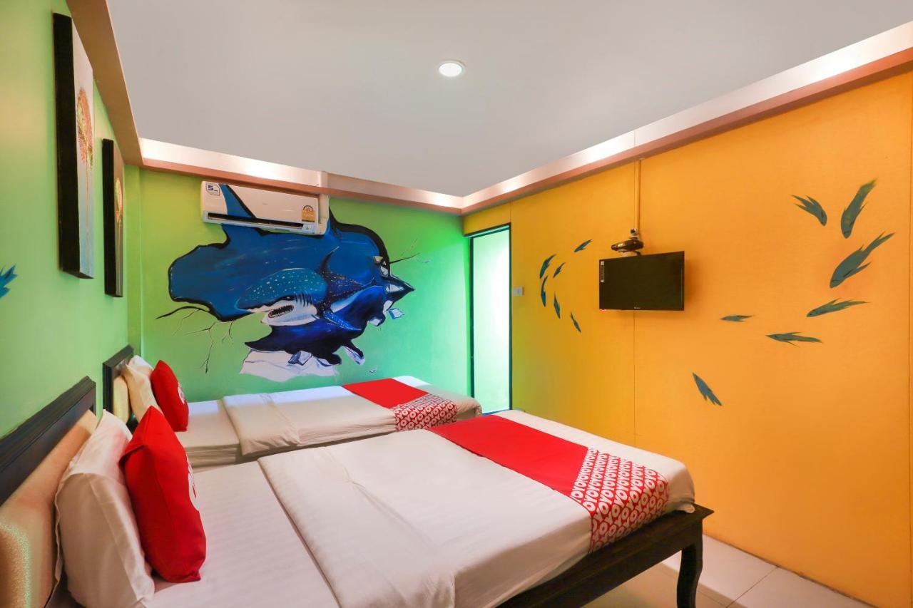Hotel Oyo 768 First Station 2*