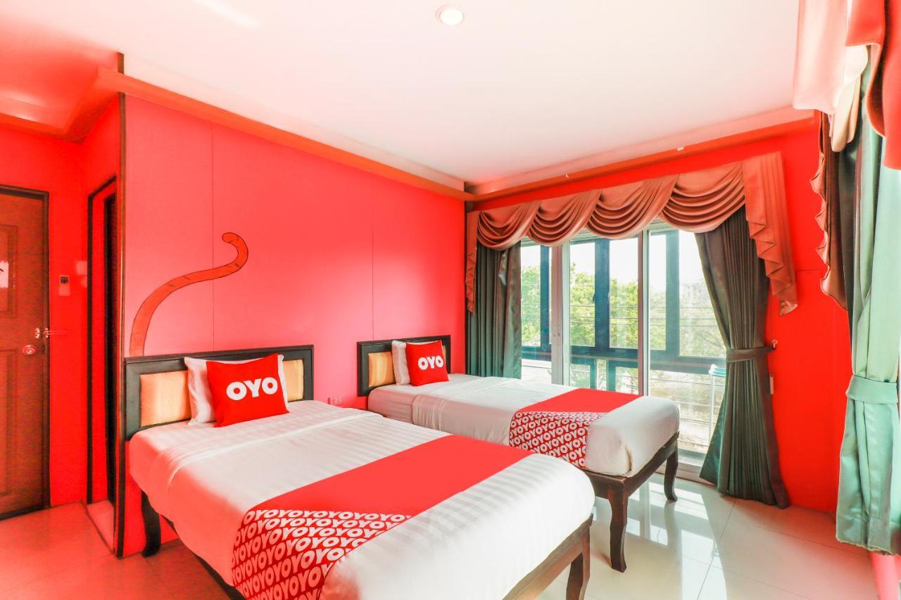 Hotel Oyo 768 First Station 2*