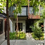 Cherlock Hotel