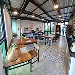 33 Poshtel (Adults Only)