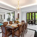 Sclass 2 Luxe Pools Villa & Breakfast , City Area