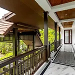 Sclass 2 Luxe Pools Villa & Breakfast , City Area