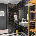 Sclass 2 Luxe Pools Villa & Breakfast , City Area