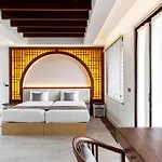 Sclass 2 Luxe Pools Villa & Breakfast , City Area