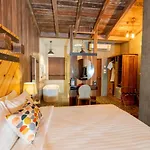 Sanae\' Townhouse Chiang Mai