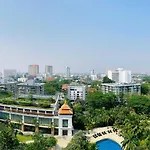 清迈古城市中心高端温馨公寓两卫浴wifi泳池健身房山景城景房