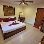 Villa Oranje Chiang Mai