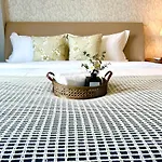 5 Minutes Walk To The Central Festival Super Large Luxury Swimming Pool