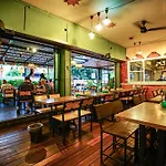 Family Room For 5 Pax Near Thapae Gate