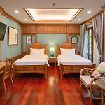 Rich Garden House Hotel