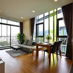 Stunning Spacious Mountain View Apartment