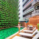 Cross Vibe Chiang Mai Decem Nimman Hotel