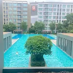 Bright & Modern Condo