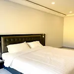 Smith Hotel