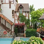 Le Charcoa Hotel