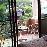 Donchai House Guest House& Cafe