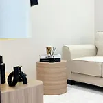 Modern Luxury Suite King-Bed & For Easy Travel