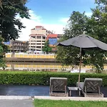 Hotel Ping Silhouette