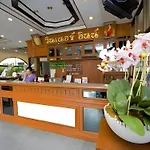 Super Oyo 1096 Winner Inn Hotel
