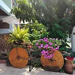 Oldy De Garden