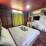 Oyo 75500 Kuunone Art & Gallery