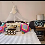 Capital O 75422 Million Pillows