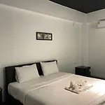 Azz Hotel