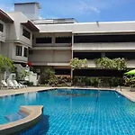 Peace Pool Boutique Hostel