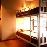 Sirikamsan House