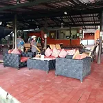 Hollanda Montri Guesthouse