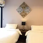 Sabai Hotel & Hostel