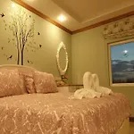 The Lilly Hotel