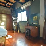 The Corner\'S Unique House