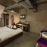 Thapae Loft