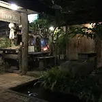 Baan Lansa Bed & Bar - Hostel