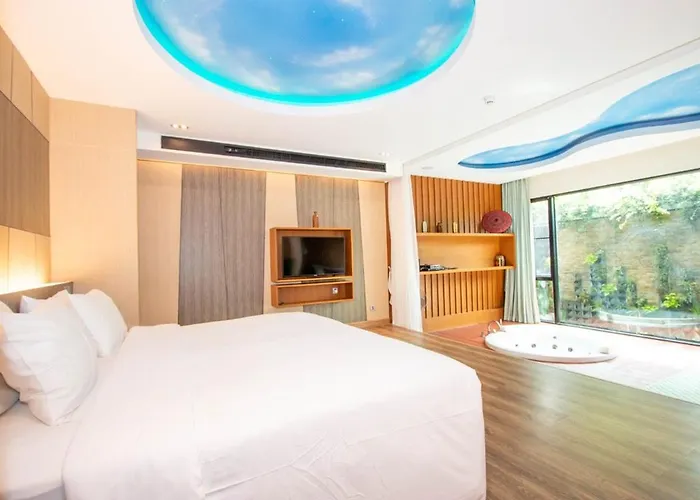 Resort Style Studio Room At Pool Suite Chiang Mai